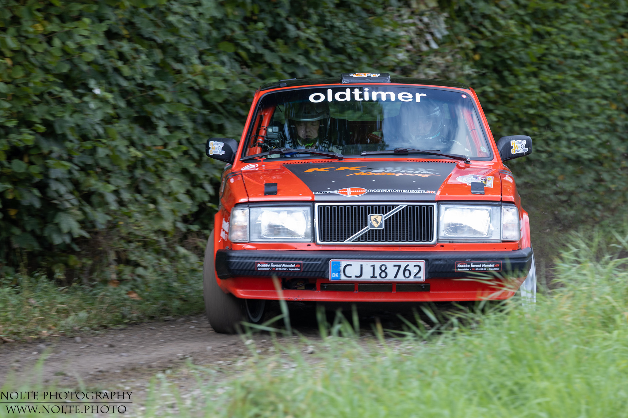 Querfliegender Ziegelstein